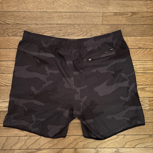 GREAT Condition RVCA Shorts - Picture 2 of 2